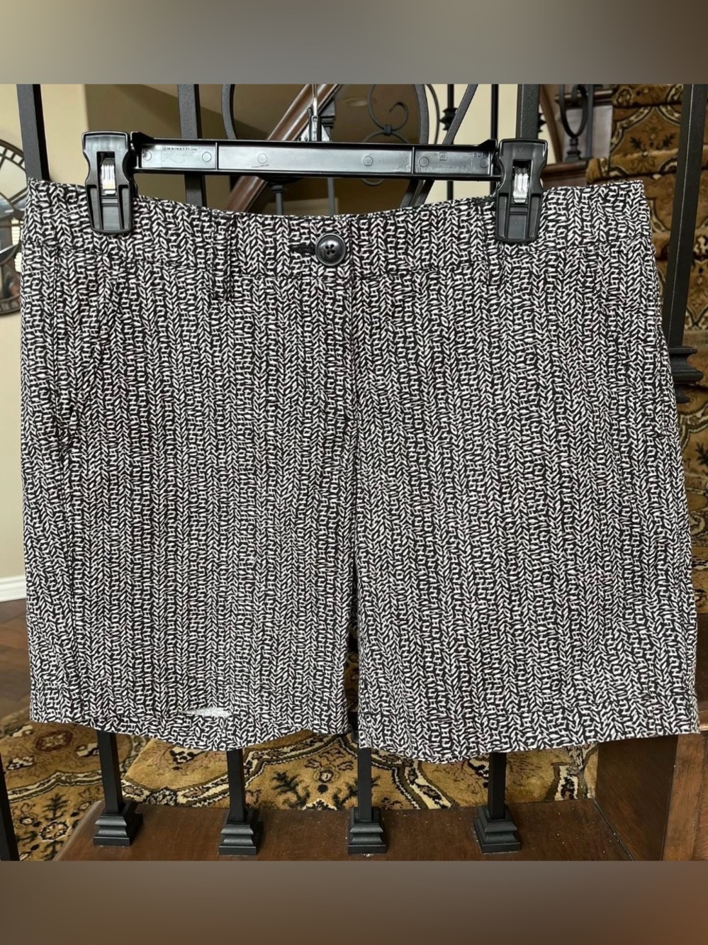 cabi #5246 Heidi Short. EUC. Size 4. 97% cotton, 3% spandex.